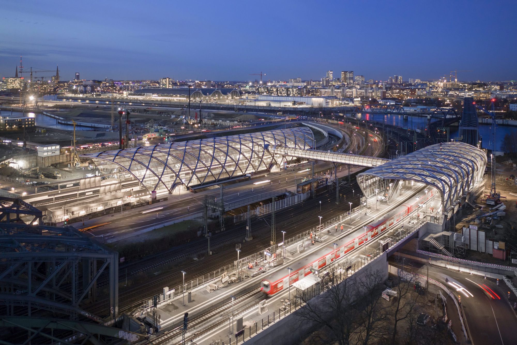 U und SBahnhof Elbbrücken in Hamburg vollendet Presse