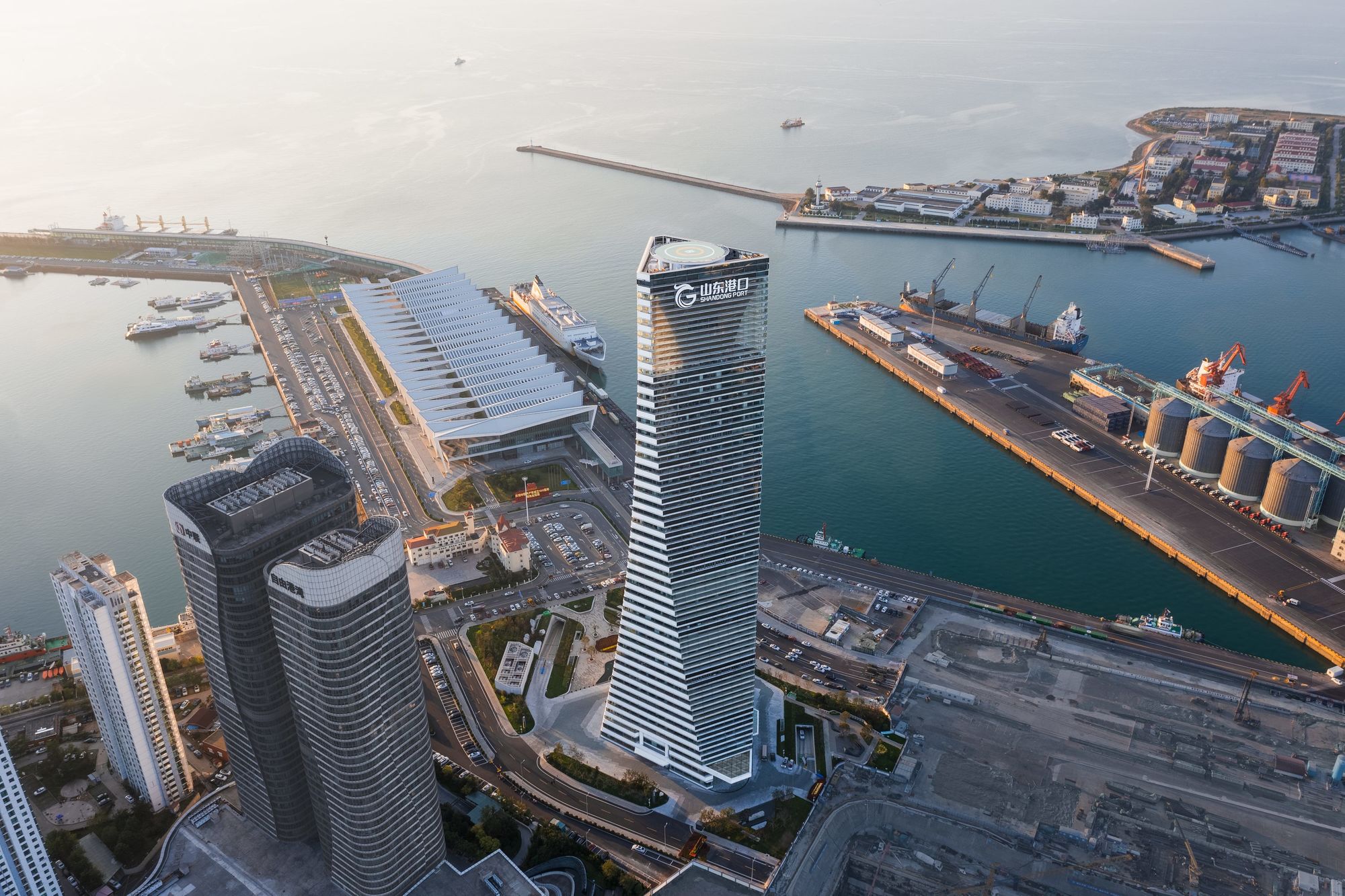 Qingdao tower. Порт Циндао. Башня Макао порт. Qingdao Port.